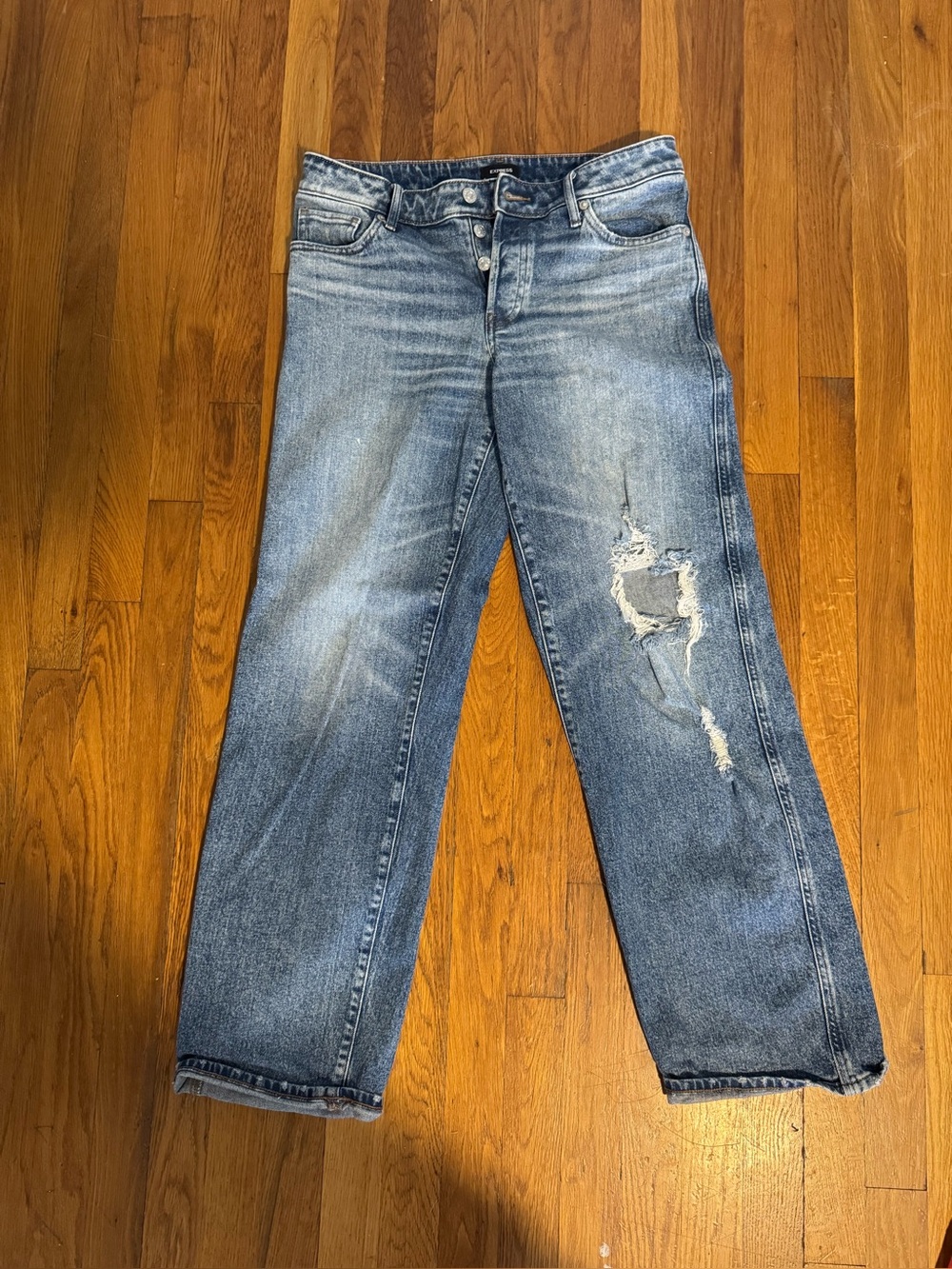 Classic Distressed Women’s Jeans - Light Blue